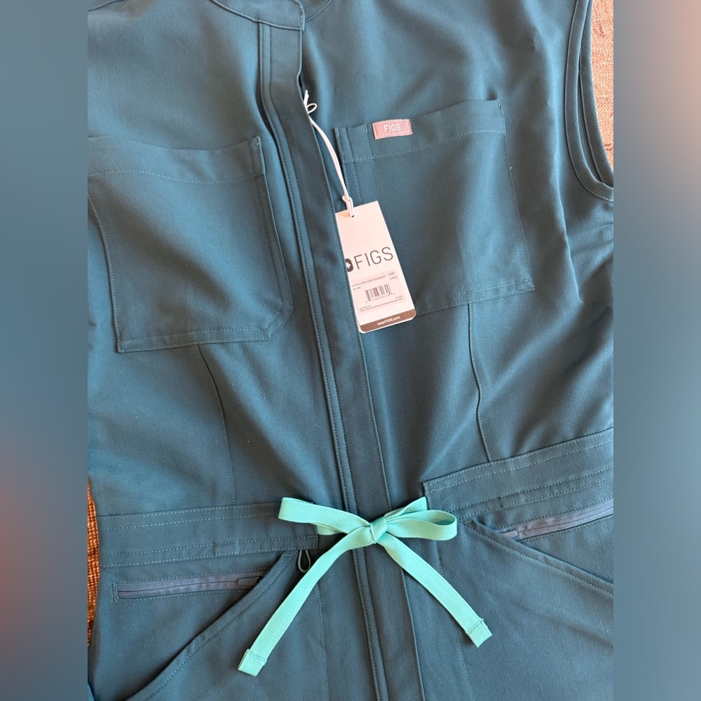 2-pcs! NWT Caribbean Blue XS FIGS Scrub Jumpsuit + long sleeve underscrub - Picture 3 of 10